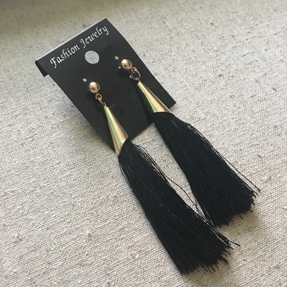 3/$30🖤 New! Black & Gold Tassel Drop Earrings - Picture 5 of 7